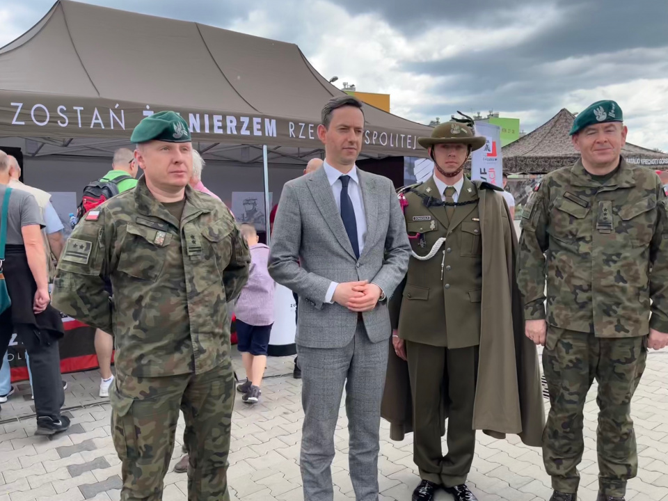 Wiceminister obrony narodowej Marcin Ociepa odwiedził dziś (21.05) punkt rekrutacyjny w Nysie [fot. M.Matuszkiewicz]
