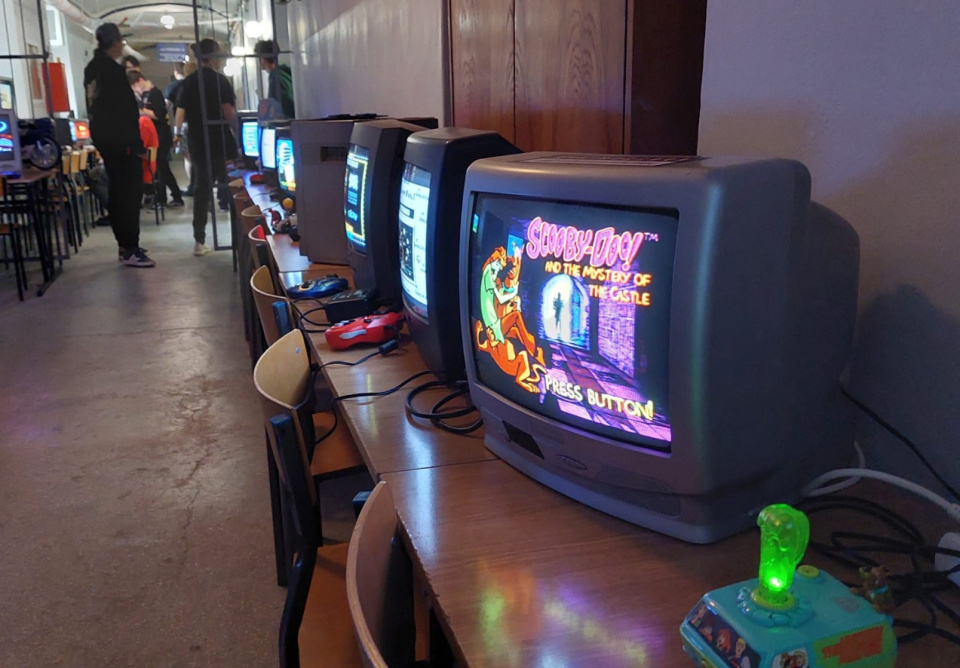 40 lat elektronicznej rozrywki mieć w jednym miejscu. W Brzegu trwa festiwal starych gier i komputerów Restrosfera [fot. Katarzyna Doros-Stachoń]