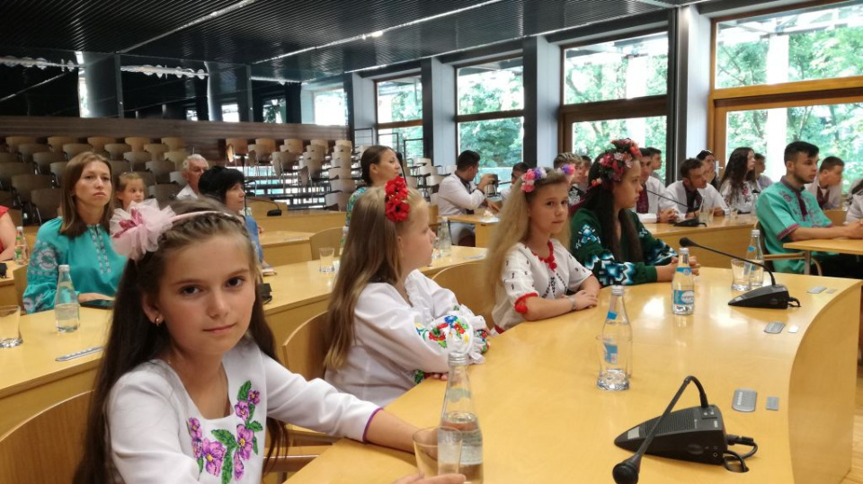35-osobowa grupa dzieci i młodzieży ze szkoły specjalnej w Kałuszu w Ukrainie zwiedza Opolszczyznę [fot.P.Wójtowicz]
