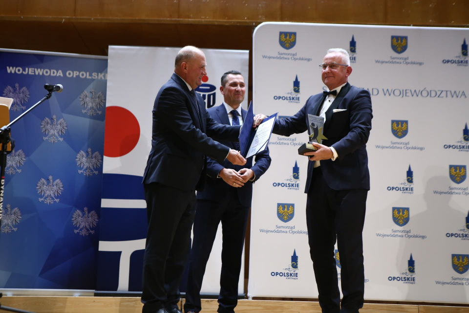 Przedsiębiorcy oraz przedstawiciele instytucji zostali nagrodzeni przez Opolską Izbę Gospodarczą foto: Łukasz Jóźwieńko