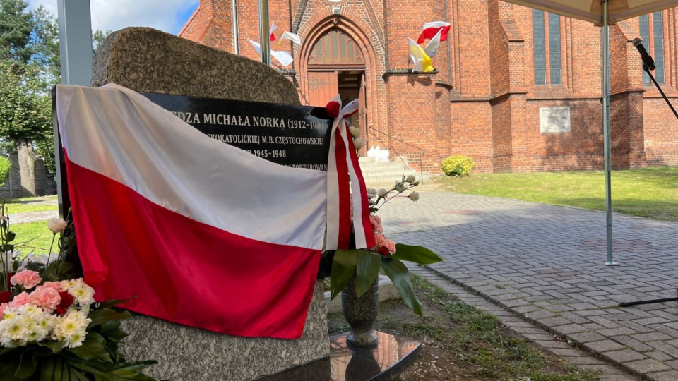 W Krzywiźnie odsłonięto tablicę upamiętniającą księdza Michała Norka [fot. Daniel Klimczak]