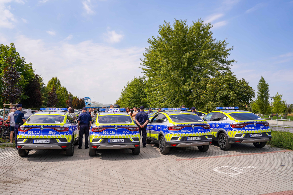 Opolska policja otrzymała nowe radiowozy [fot. Adam Dubiński]