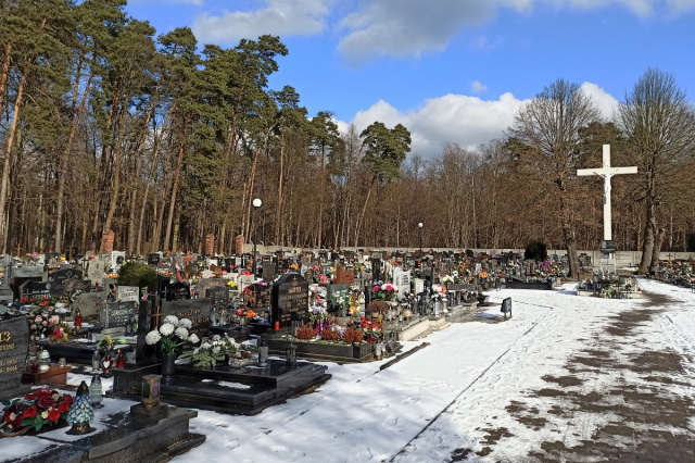 Zawadzkie: na cmentarzu parafialnym brakuje miejsca, dlatego obok powstanie komunalny