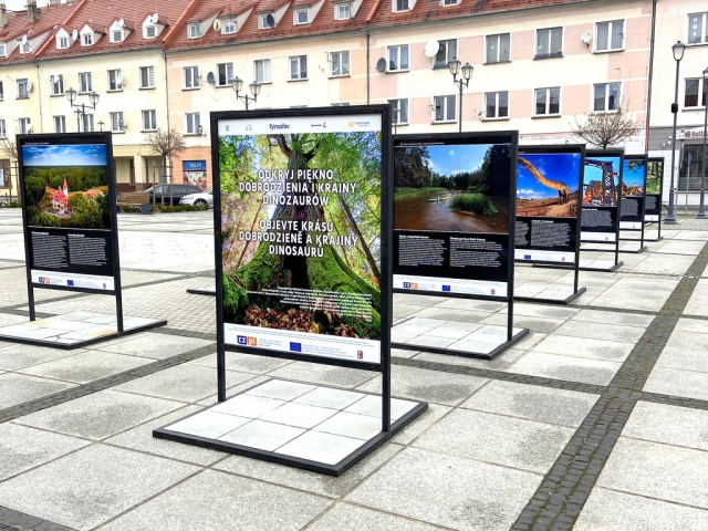 Wystawa o opolskich i czeskich atrakcjach turystycznych stoi w centrum Dobrodzienia