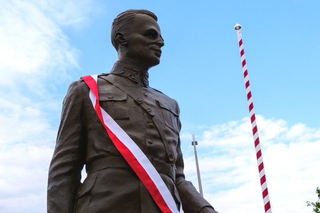 Rotmistrz będzie przypominał o służbie Ojczyźnie. Pomnik Witolda Pileckiego stanął w Opolu