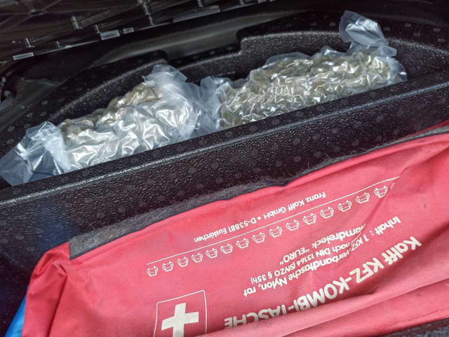 Przemycili do Polski 3 kilogramy narkotyków. Udana akcja policjantów w Kędzierzynie-Koźlu