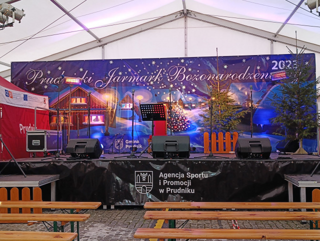 Jarmark świąteczny w Prudniku oficjalnie otwarty. Potrwa cały weekend