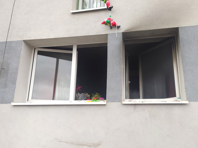Opole: pożar strawił mieszkanie w bloku przy Nysy Łużyckiej. Nie ma osób rannych