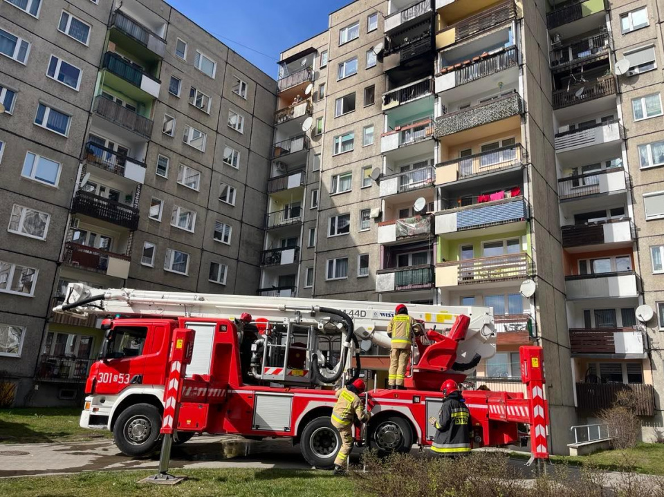 Pożar mieszkania na osiedlu AK w Opolu fot. K.Biel