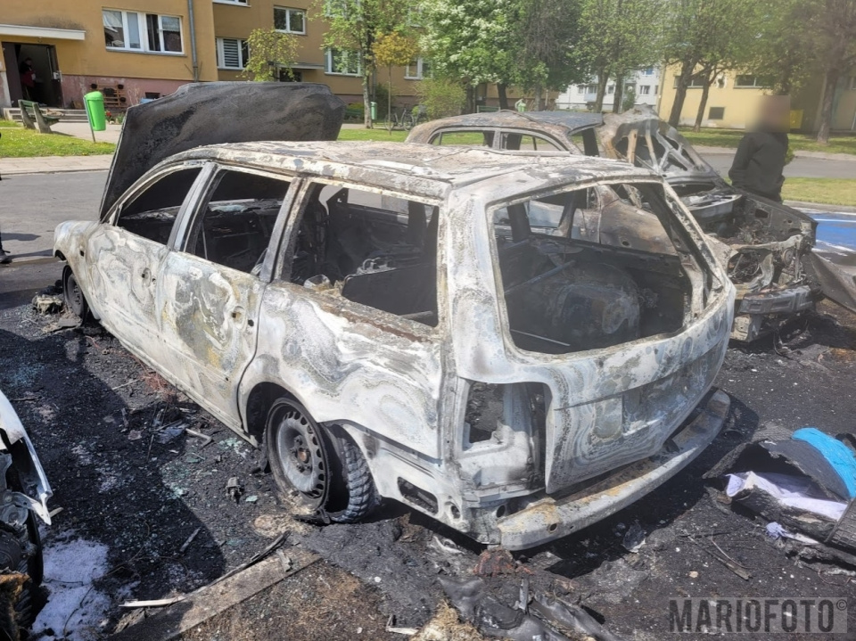 Pożar aut na parkingu w Tułowicach [fot. Mario]