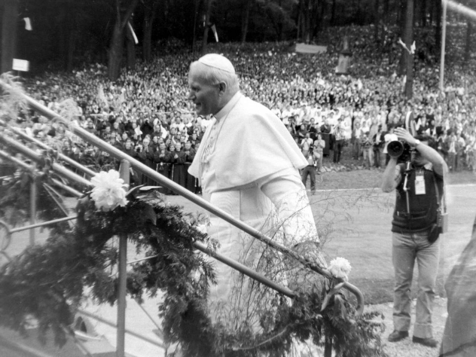 Papież Jan Paweł II na Górze św. Anny [fot. Ryszard Labus Radio Opole]