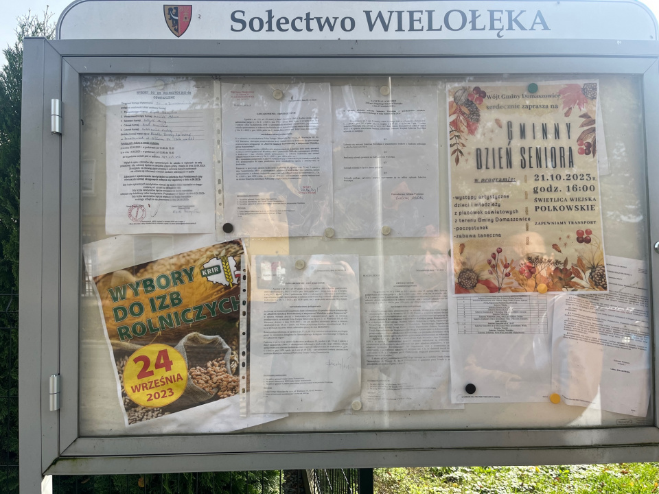 Tablica ogłoszeń w Wielołęce [fot. Monika Matuszkiewicz-Biel]