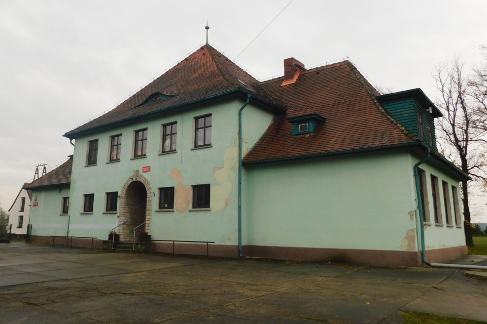 Budynek starej szkoły w Gąsiorowicach [fot. Joanna Gerlich]