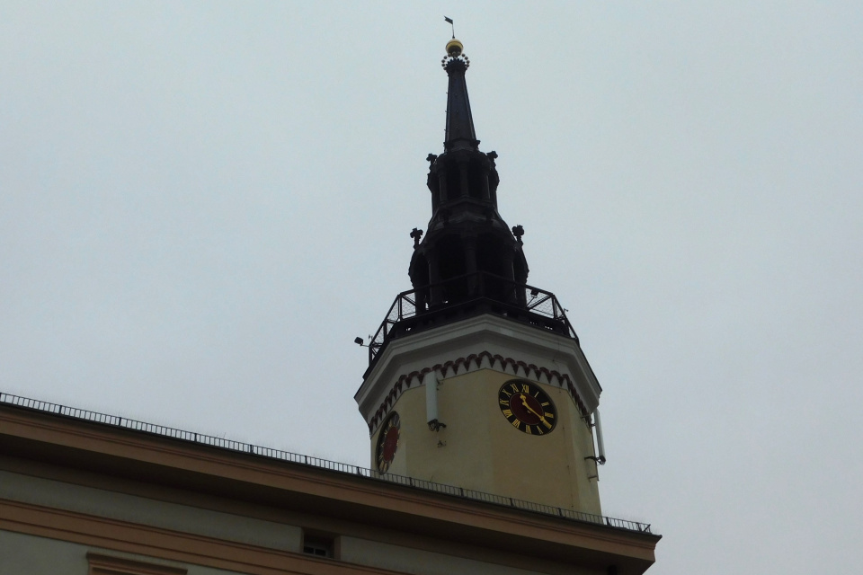 Trwa remont zegarów na ratuszu w Strzelcach Opolskich [fot. Joanna Gerlich]