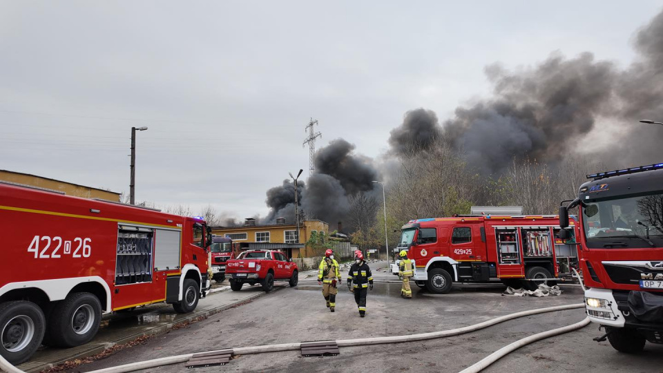 Pożar hali w Kędzierzynie-Koźlu [fot. KW PSP]