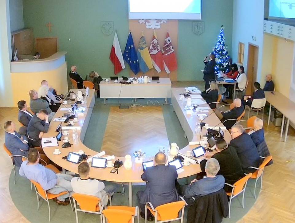 Sesja budżetowa Rady Powiatu Kluczborskiego [fot. zrzut ekranu]
