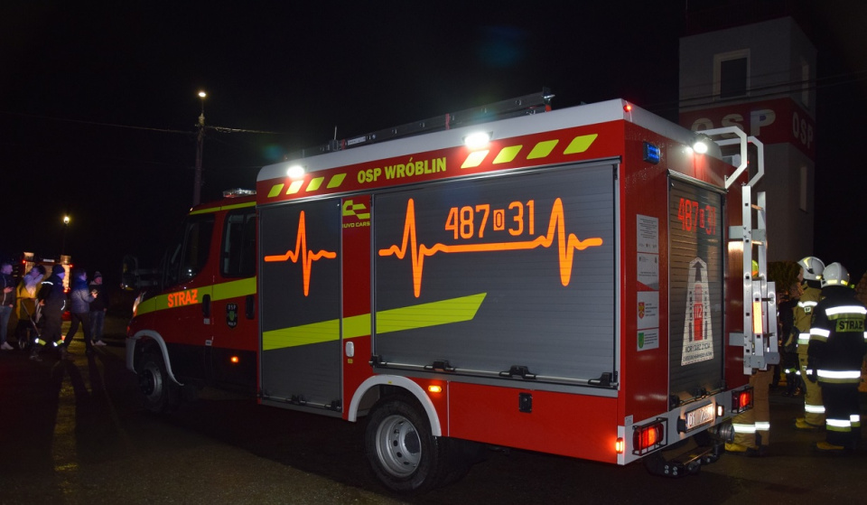 Strażackie iveco daily jest pierwszym nowym autem pożarniczym w historii OSP Wróblin [fot. Gmina Głogówek]