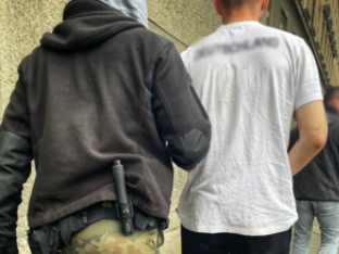 Rozbój na obcokrajowcu przed dworcem w Opolu. Podejrzani są w rękach policji