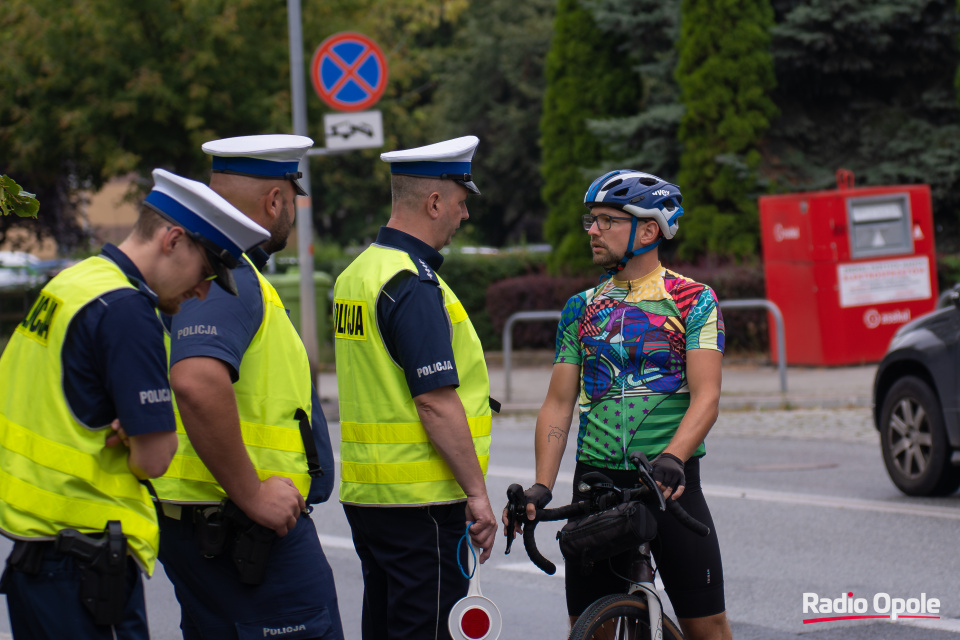 Akcja policji i WORD "Bezpieczny rowerzysta" na ul. Spychalskiego w Opolu [fot. Jędrzej Łuczak]