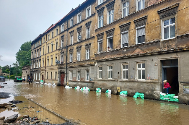 Wielka woda w Prudniku. Są przerwy w dostawach prądu i wody [ZDJĘCIA]