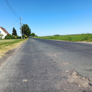 Dziury na drodze z Lasowic Malych do Chocianowic fot. Tomasz Cichoń