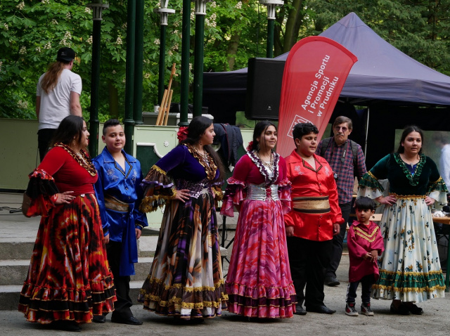 Romowie z Prudnika skorzystają na udziale gminy w projekcie Taborem do Europy