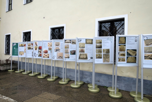Wystawa pokazująca konserwację dokumentów w Archiwum Państwowym w Opolu [ZDJĘCIA]