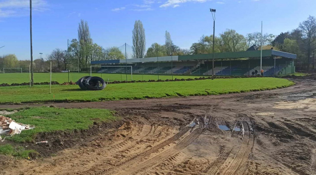 Stadion w Kietrzu zyska nowy blask. Trwa generalny remont obiektu