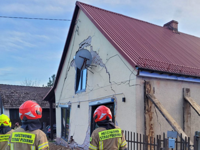 Ortowice: prace remontowe mogły doprowadzić do zawalenia ściany domu. Akcja strażaków