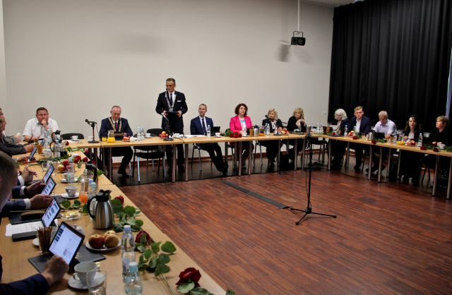 Inauguracyjne sesje IX kadencji samorządu w Gogolinie i Krapkowicach