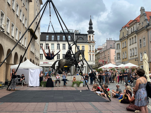 Coś wspaniałego. Artyści wyszli na ulicę Opola. Spotkać można mima, tancerza, czy żonglera