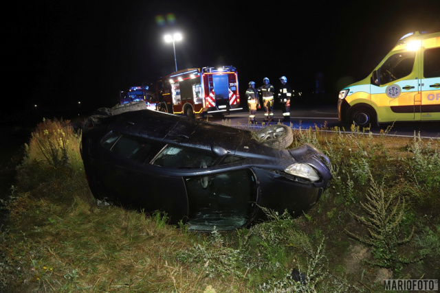 Nocny wypadek między Prószkowem a Przysieczą. Jedna osoba ranna