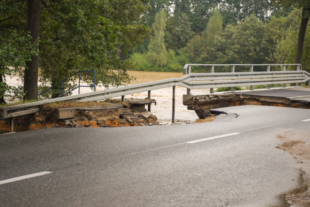 GDDKiA: wiele odcinków dróg jest zamkniętych