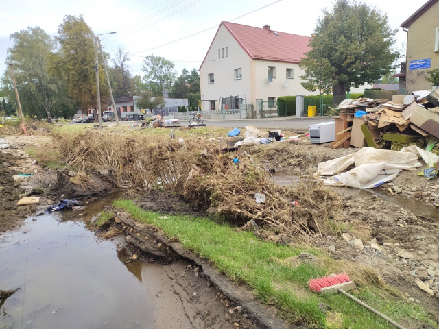 Mieszkańcy Bodzanowa podnoszą się po wielkiej wodzie. Mówią o latach pracy