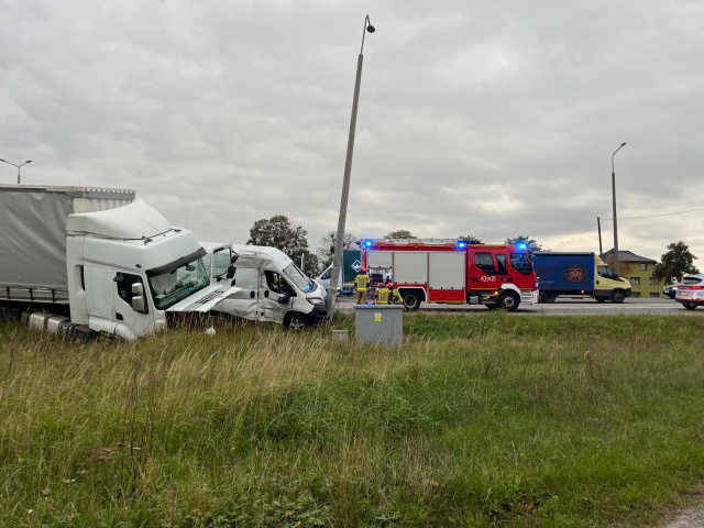 Wypadki na opolskich drogach. Utrudnienia w Kluczborku i w Goszycach na DW408