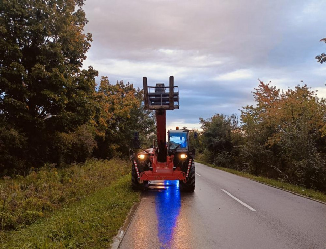 Kradzioną maszyną chciał ukraść materiały budowlane. Wspólnik też usłyszał zarzuty