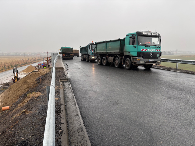 Próby obciążeniowe nowego wiaduktu na DK45 zakończone. Zmniejszą się również utrudnienia w ruchu