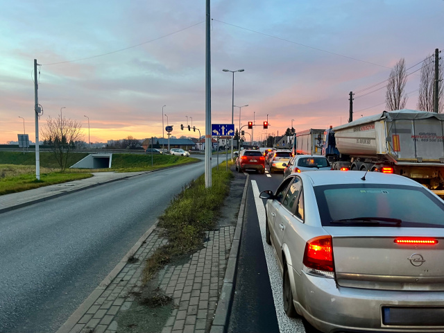 Wydłużenie lewoskrętu na DK45 zmniejszy korki Słuchacze apelują o zmianę [INTERWENCJA]