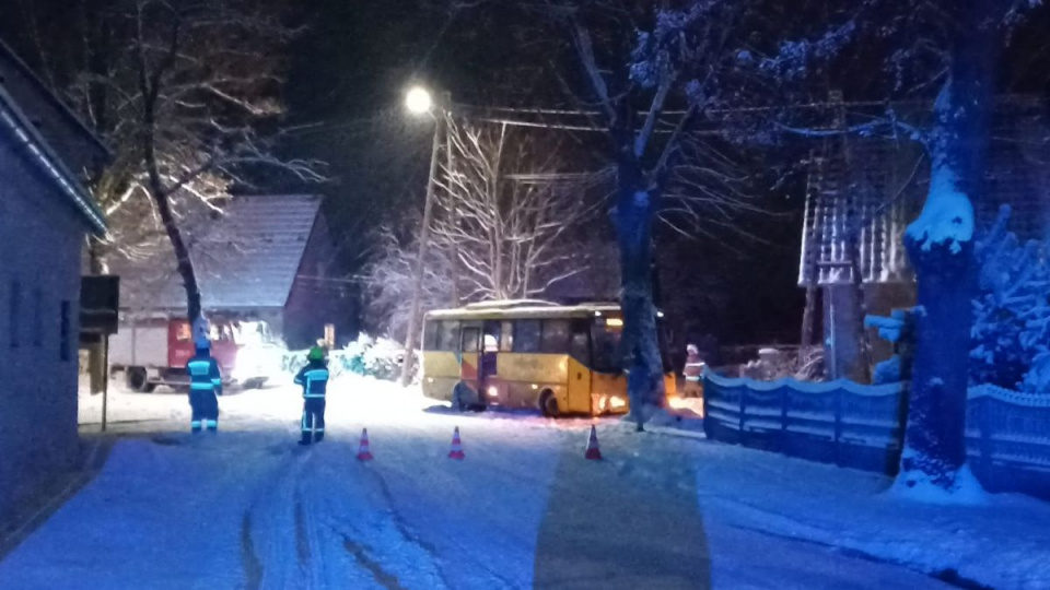 Kolizja autobusu w Karłowicach [fot. OSP Karłowice]