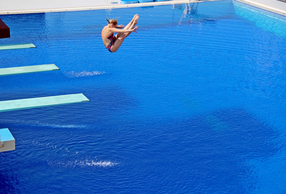 zdjęcie poglądowe, skoki do wody [fot pixabay.com]