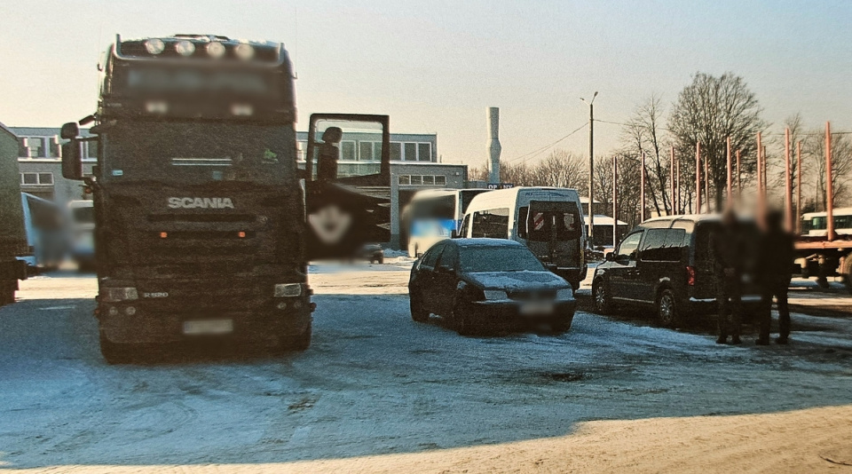Kradli paliwo z ciężarówek fot. policja