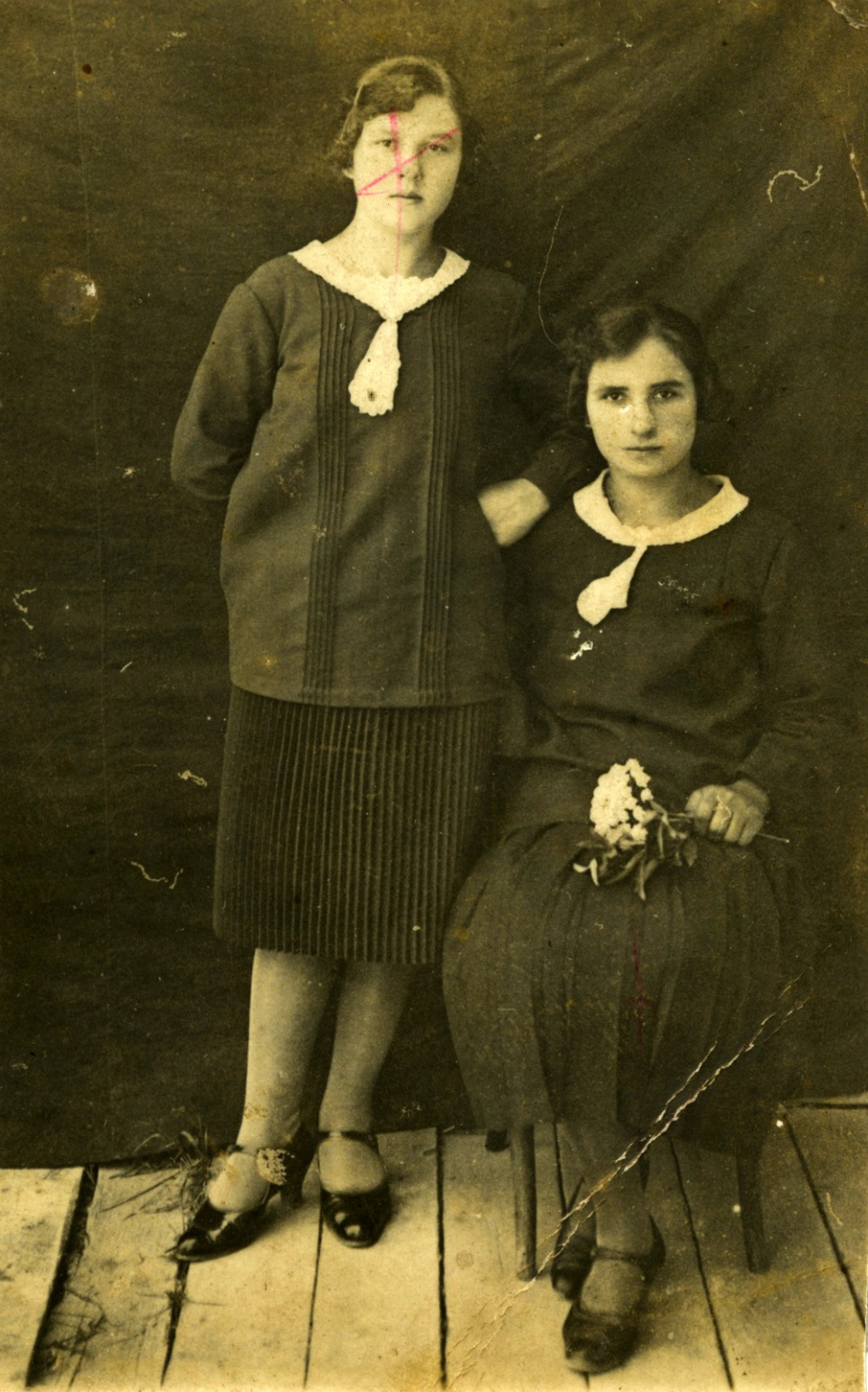 Z prawej Maria Żołdak zd. Romanik, mama Danuty Szeligi, Chołojów, ok. 1936 r. Archiwum prywatne Danutu Szeligi