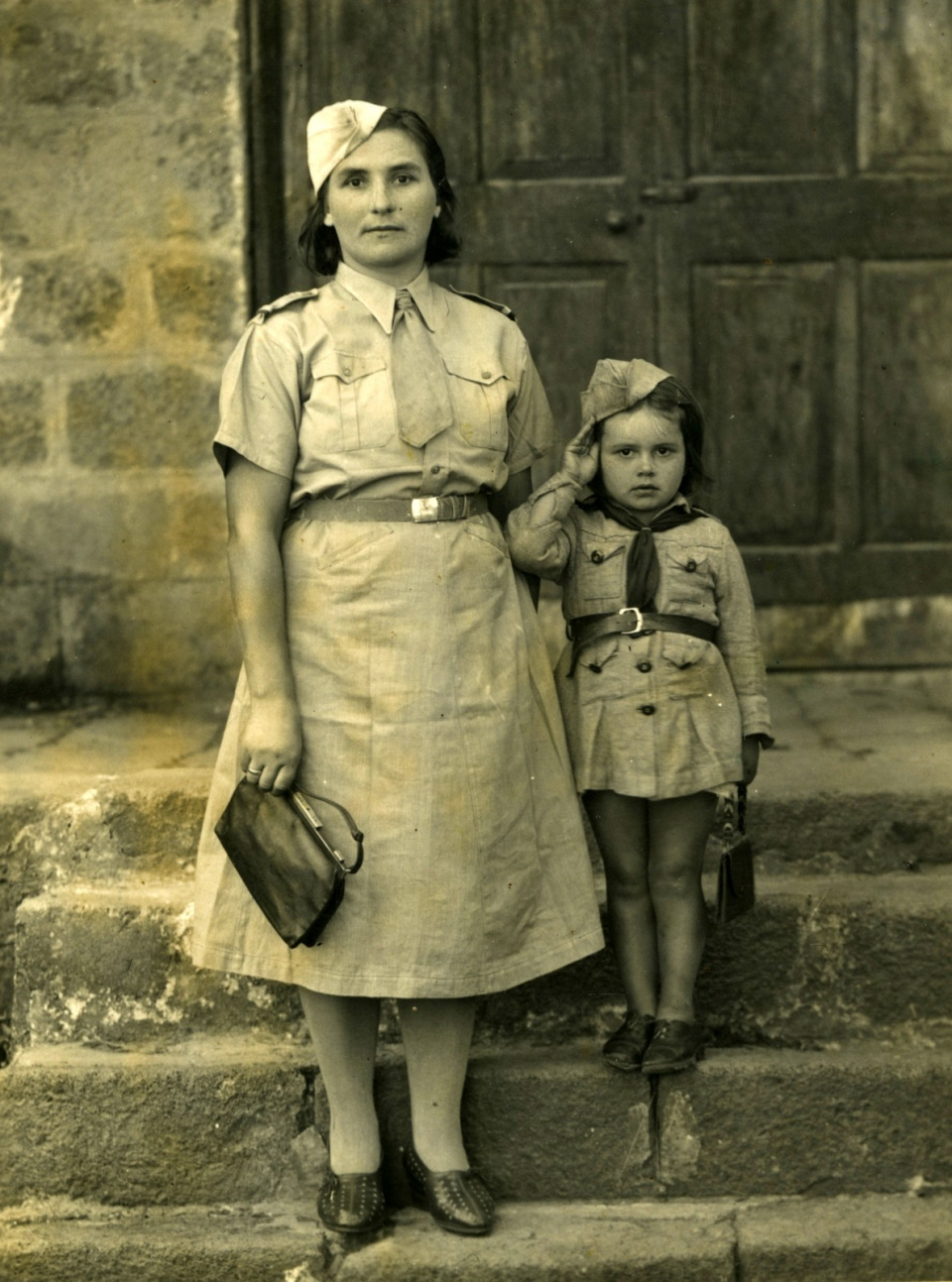 Maria Żołdak z córką Danutą Szeligą, polskie osiedle wTenger, Tanganika (Tanzania), 3.09.1943 r. Archiwum prywatne Danuty Szeligi