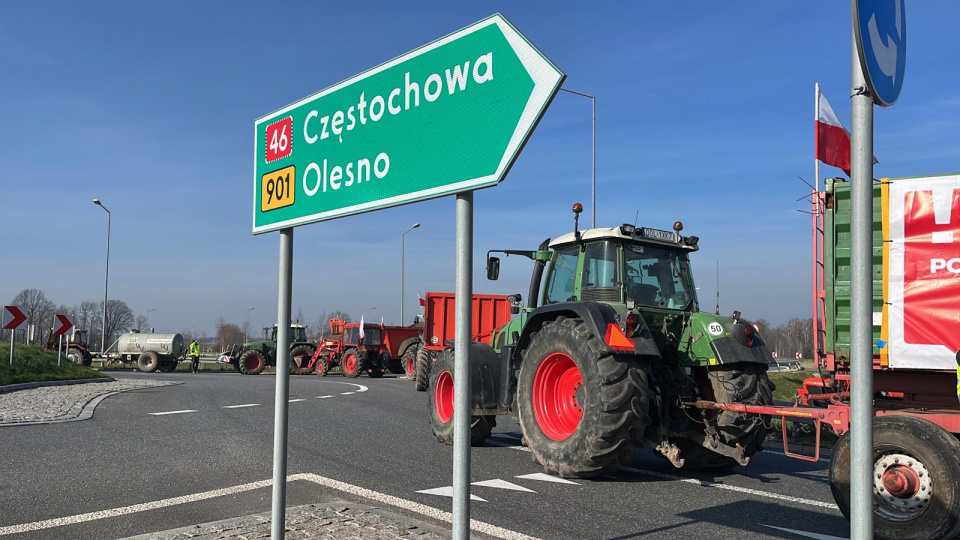 Rolnicy protestują na drogach regionu. Blokad przybywa [fot. Monika Matuszkiewicz]