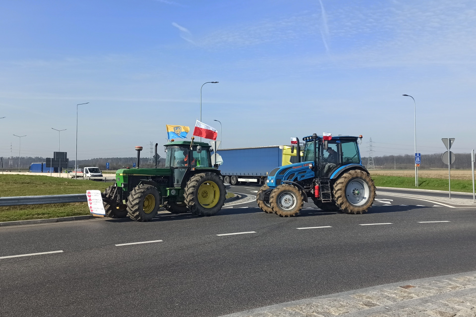 Rolnicze protesty przy węźle A4 Opole Południe [fot. Joanna Gerlich]