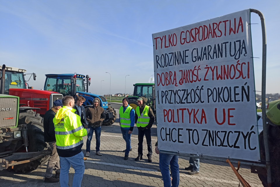 Rolnicze protesty przy węźle A4 Opole Południe [fot. Joanna Gerlich]
