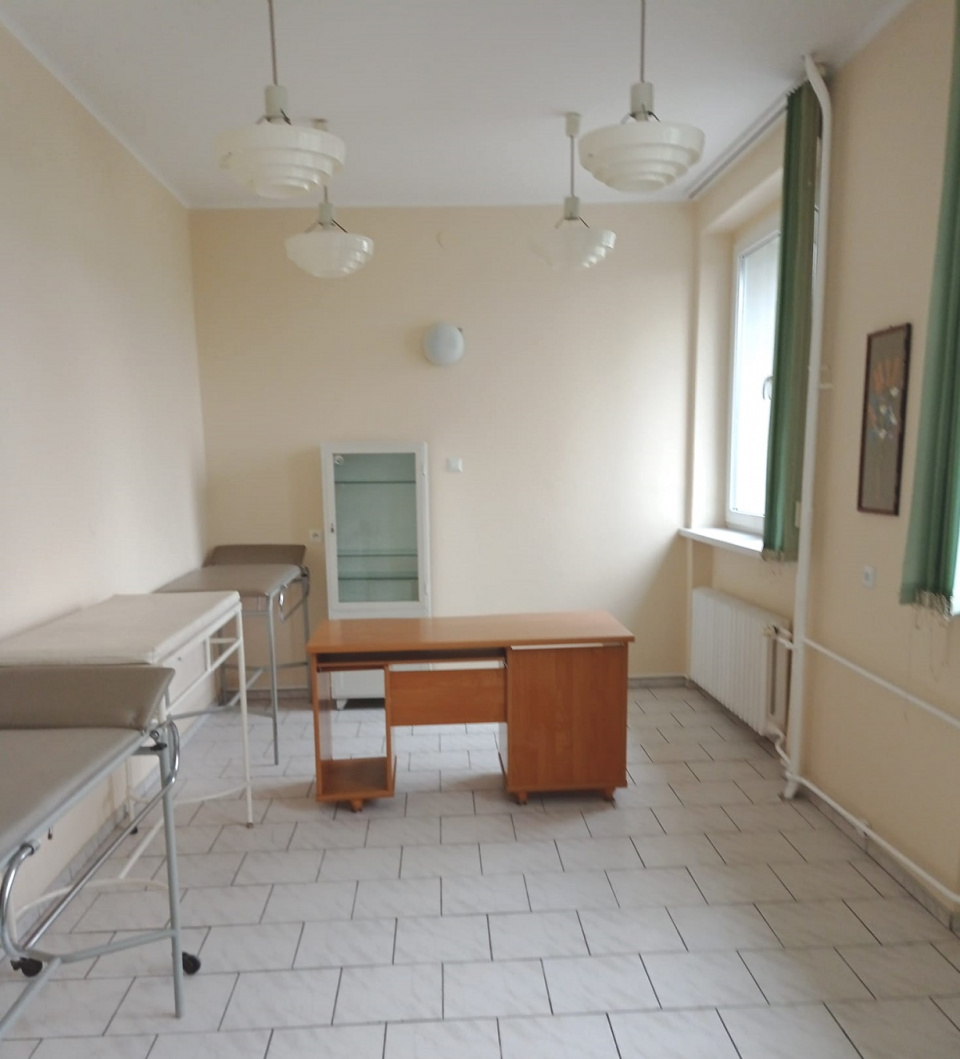 Jedno z pomieszczeń ośrodka zdrowia w Biedrzychowicach [fot. UM Głogówek]