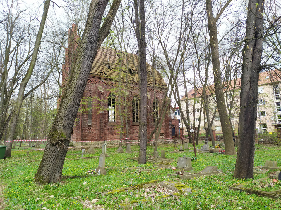 Kaplica na cmentarzu przy ul. Wrocławskiej w Opolu [fot. Anna Kurc]