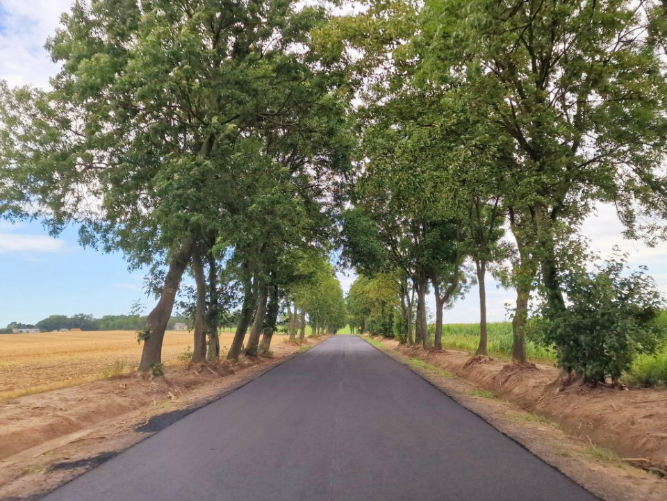 Remontowana droga powiatowa między Skałągami a Jakubowicami [fot. archiwum Mirosława Bireckiego]