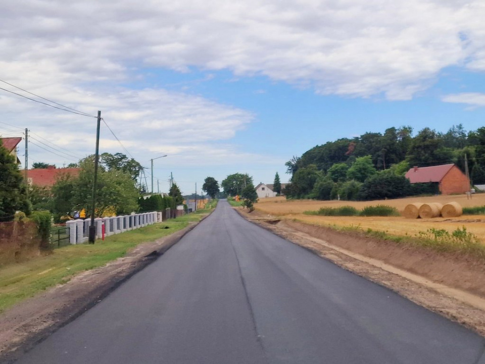 Remontowana droga powiatowa między Skałągami a Jakubowicami [fot. archiwum Mirosława Bireckiego]